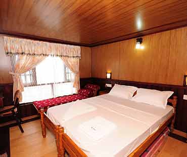 Three-bedroom-kerala-houseboat