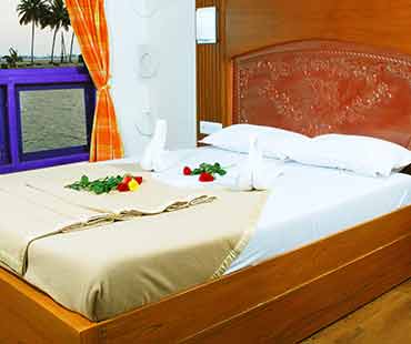 Five-bedroom-kerala-houseboat