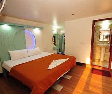 six-bedroom-kerala-houseboat