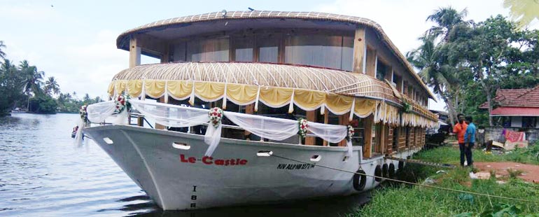 8-bedroom-kerala-houseboat