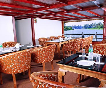 8-bedroom-kerala-houseboat